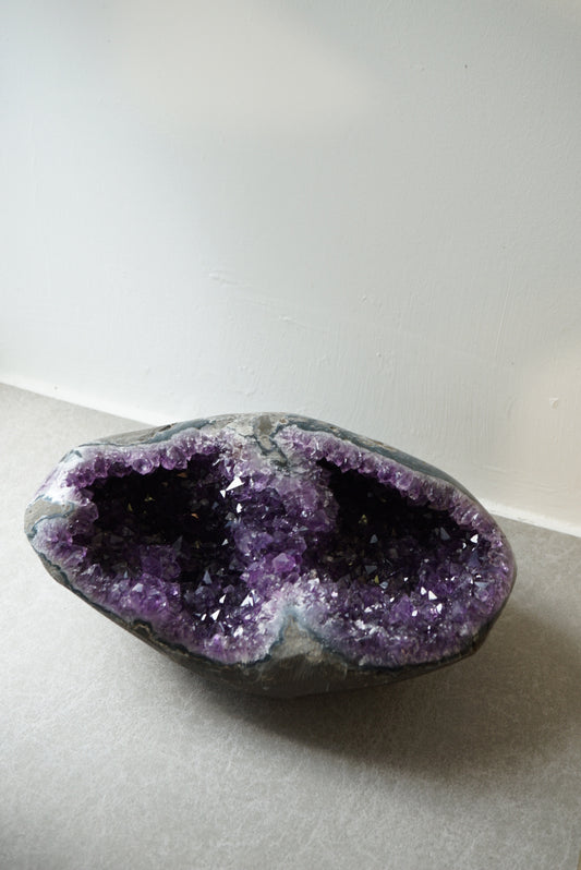 4.4KG 收藏級烏拉圭雙孔帝王紫紫晶洞 - ART OF GEM