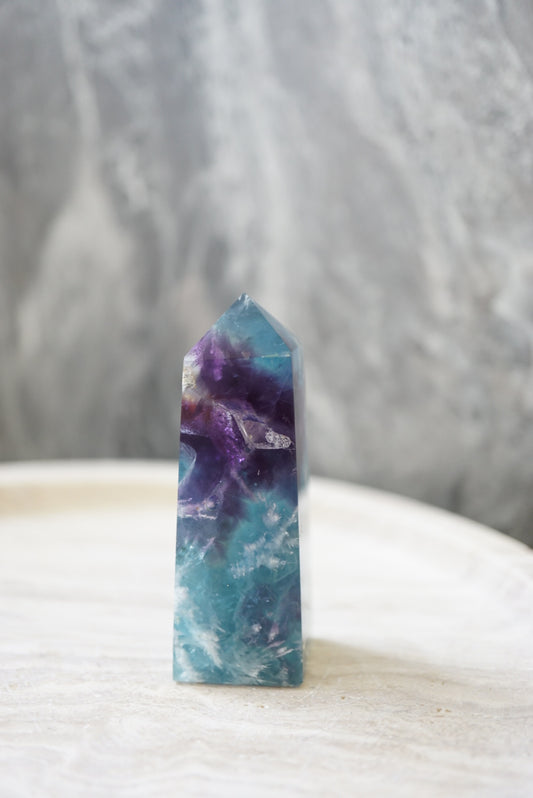 紫藍羽毛螢石柱 - ART OF GEM