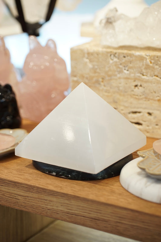 透石膏金字塔 - ART OF GEM