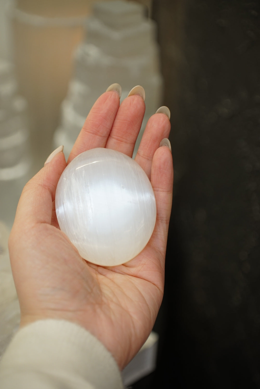 透石膏 Selenite palm stone - ART OF GEM