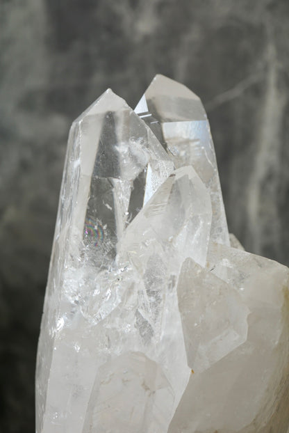 2KG藝術雕塑形態巴西白水晶簇 （超清透，帶彩虹）Brazil White Quartz Cluster - ART OF GEM 