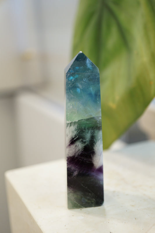 紫藍綠羽毛螢石柱  Fluorite Tower