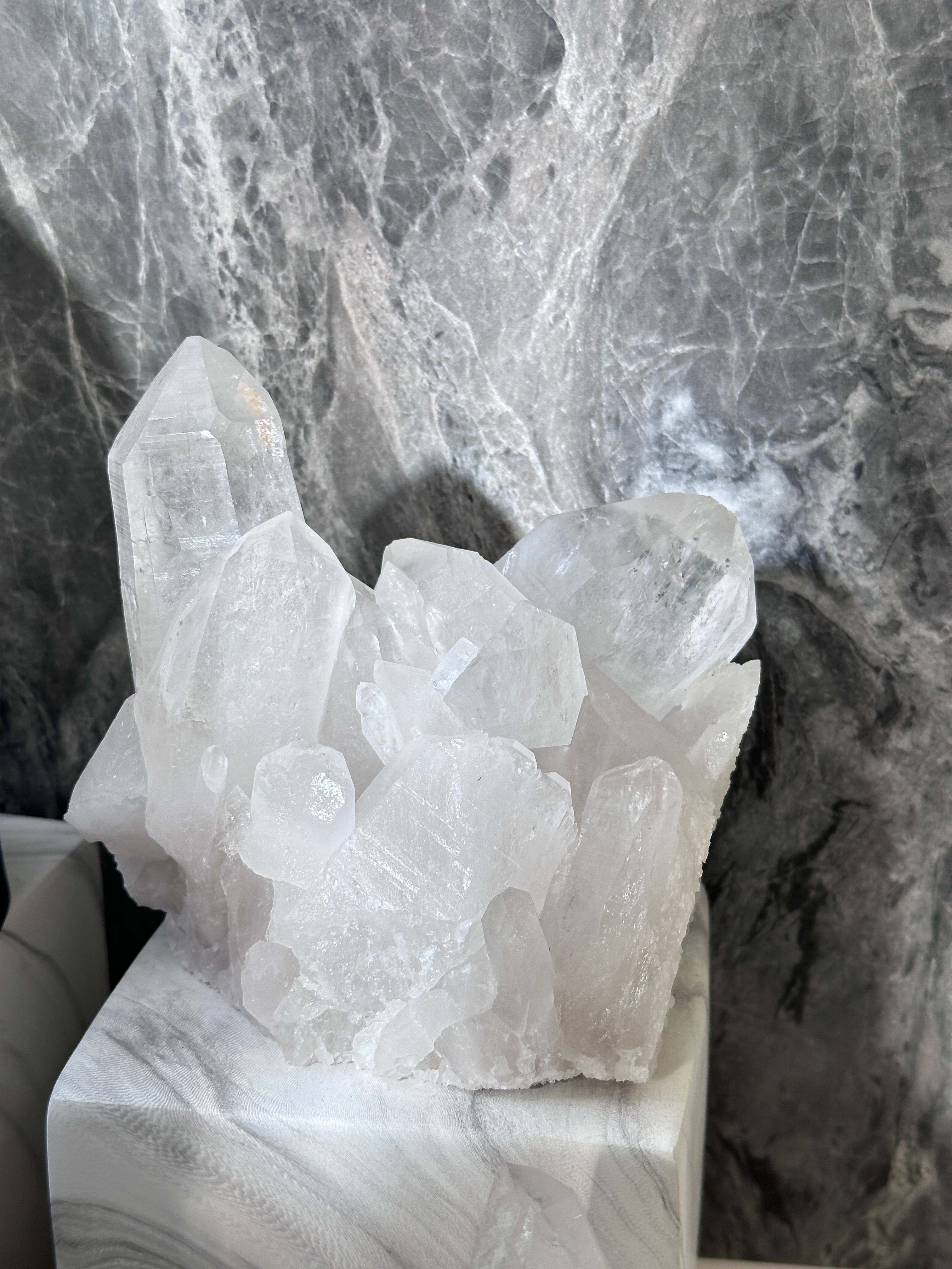 1.7KG巴西白水晶簇 （帶雙時光隧道 ） - ART OF GEM 