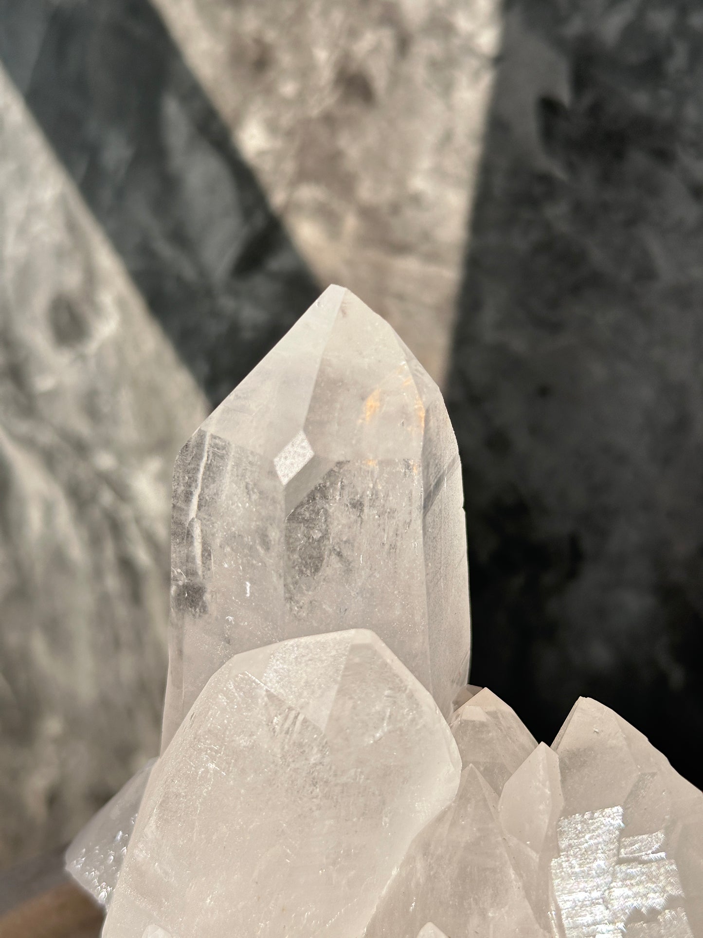 1.7KG巴西白水晶簇 （帶雙時光隧道 ） - ART OF GEM 