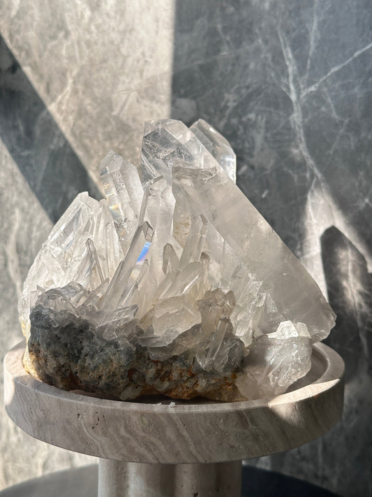 2.5KG巴西漸變灰幽靈白水晶簇 Brazil White Quartz Cluster with grey phantom