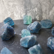 巴西藍綠螢石原石（20-30mm) - ART OF GEM 