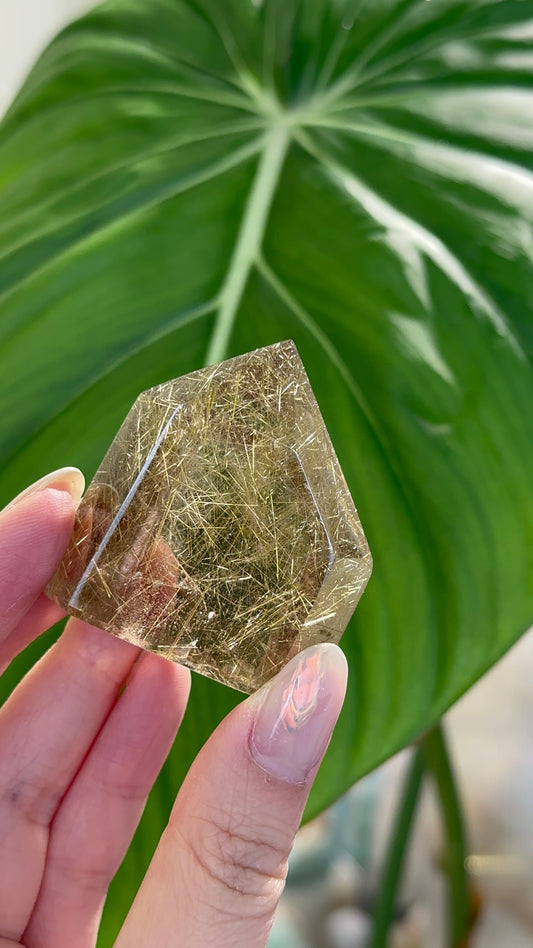 金髮晶柱 Golden Rutiled Quartz Tower