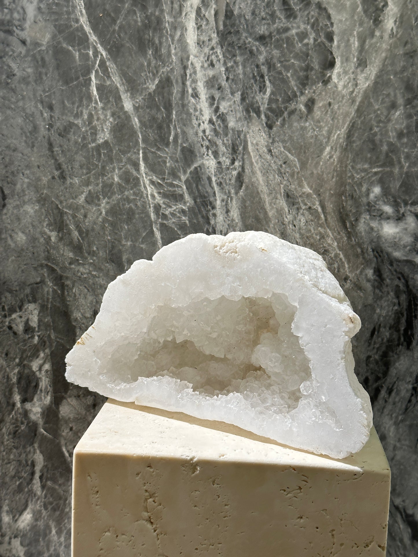 巴西白水晶洞 Brazil White Quartz Geode