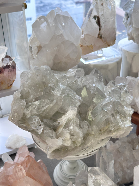 5KG 重量級巴西綠幽靈晶簇 （帶綠幽靈金字塔）Brazil Green Phantom Quartz Cluster