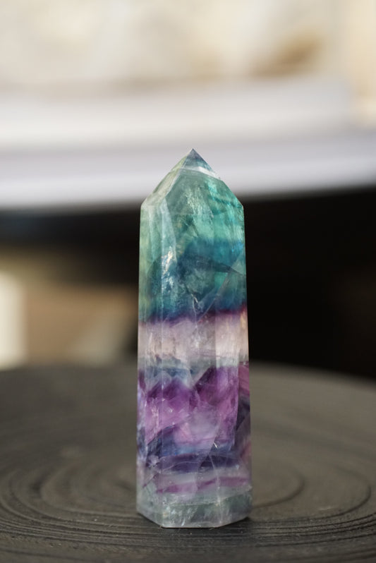 紫藍綠羽毛螢石柱  Fluorite Tower