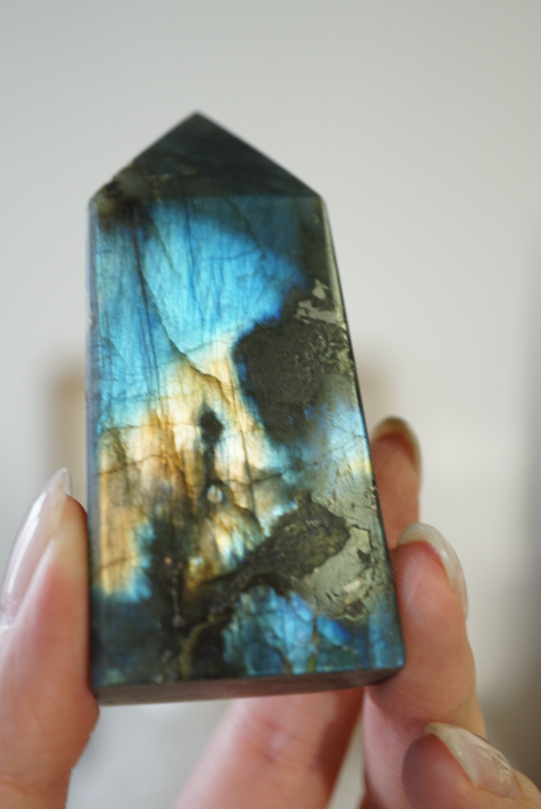 拉長石柱 Labradorite Tower