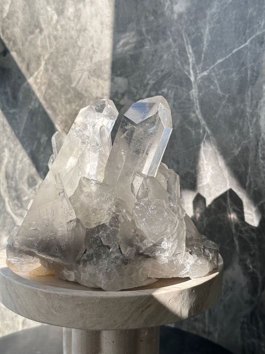 2.5KG巴西漸變灰幽靈白水晶簇 Brazil White Quartz Cluster with grey phantom