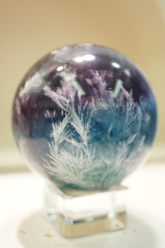 紫藍綠羽毛螢石球 （帶天然礦洞）Fluorite Sphere