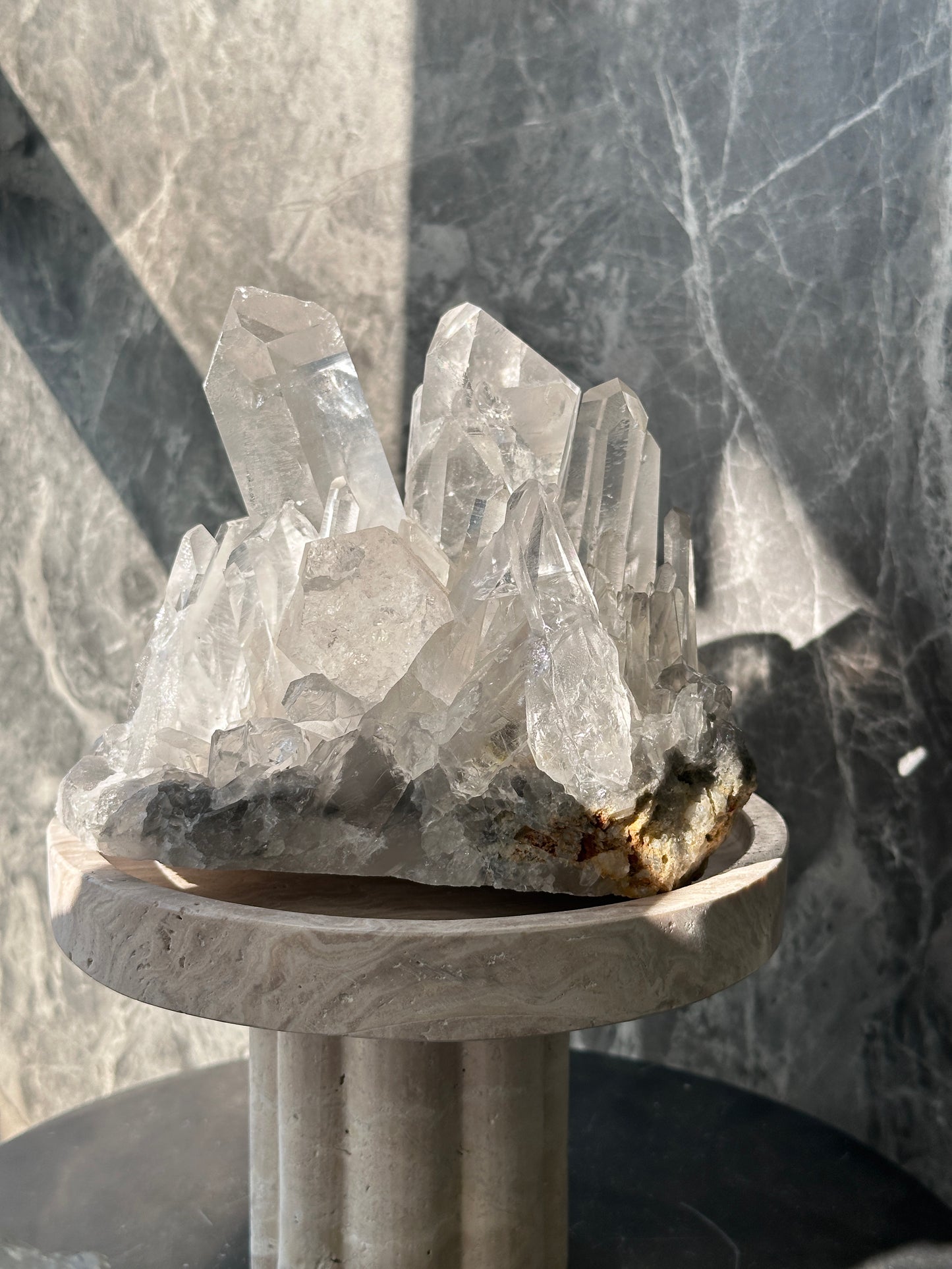 2.5KG巴西漸變灰幽靈白水晶簇 Brazil White Quartz Cluster with grey phantom