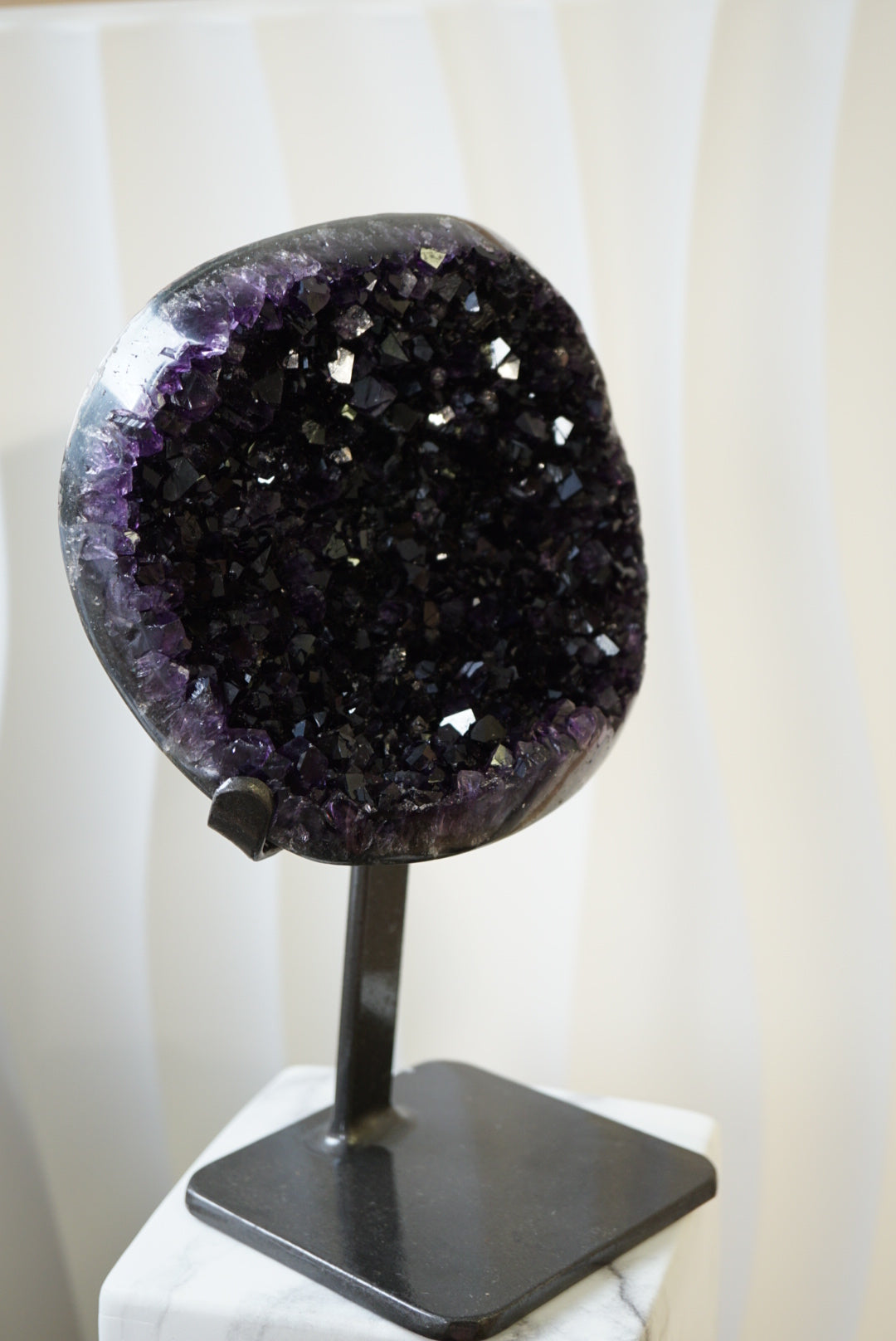 極濃「黑紫」頂級烏拉圭紫水晶Uruguay Amethyst