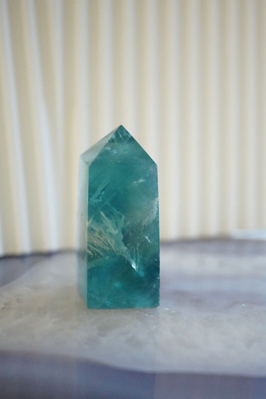 綠羽毛螢石柱  Fluorite Tower