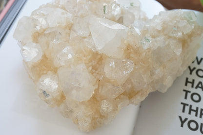 Top quality 印度鑽石魚眼晶簇共生沸石 Raw India Diamond Apophyllite with stilbite - ART OF GEM 