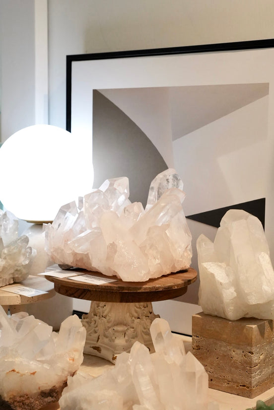 大型巴西白水晶簇 （帶粉調） - ART OF GEM 