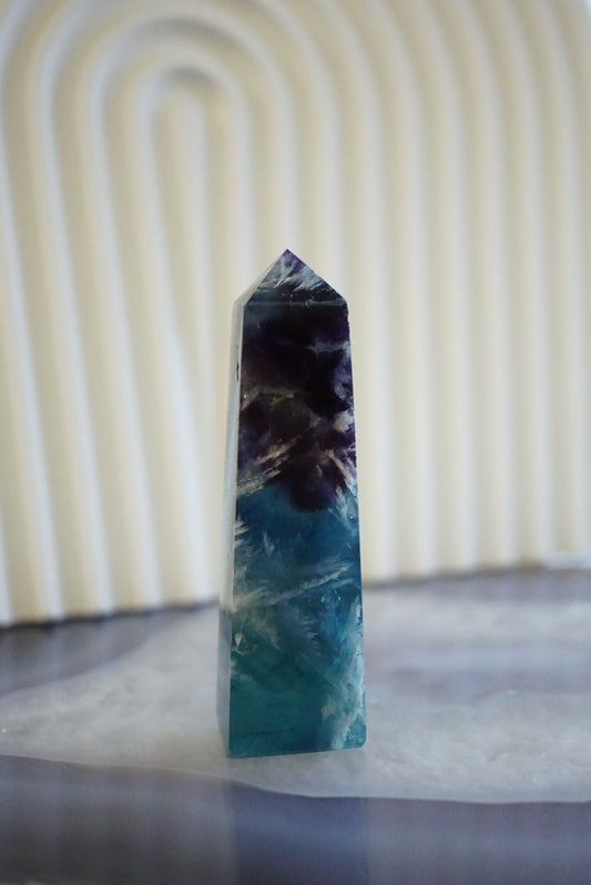 紫藍羽毛螢石柱  Fluorite Tower