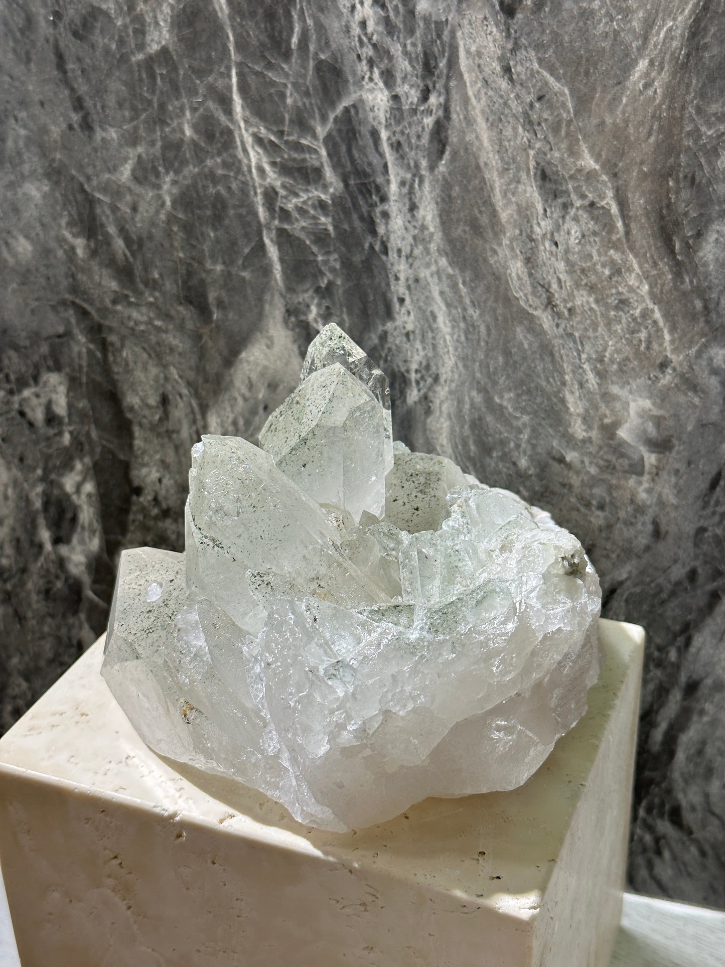 巴西綠幽靈白水晶簇Brazil White Quartz Cluster with green phantom