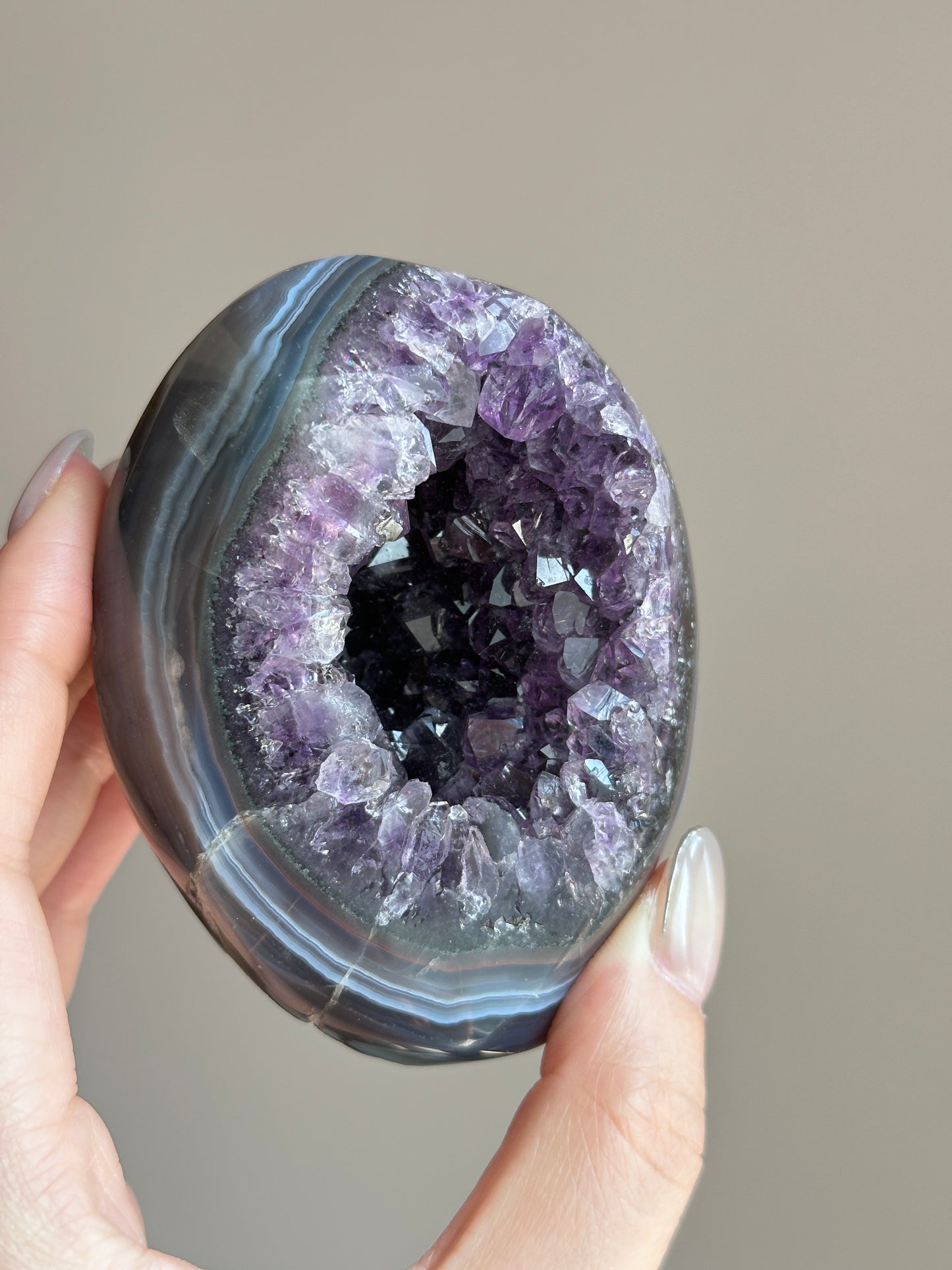 烏拉圭藍瑪瑙紫晶洞 Uruguay Amethyst geode with blue agate