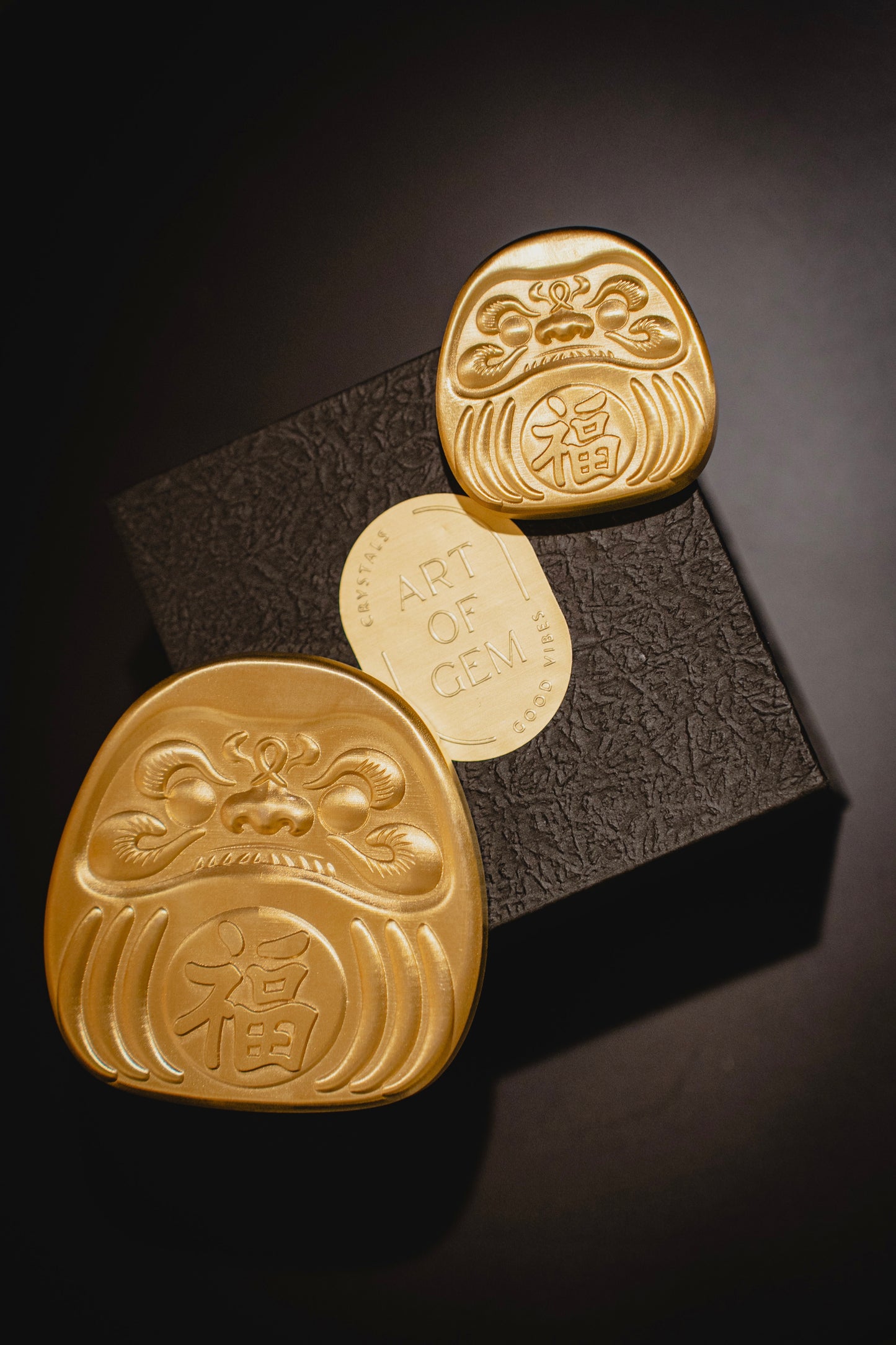 (原創設計）黃銅達摩錢幣 （連座及禮盒）Brass Dharma Coin（with stand and gift box)