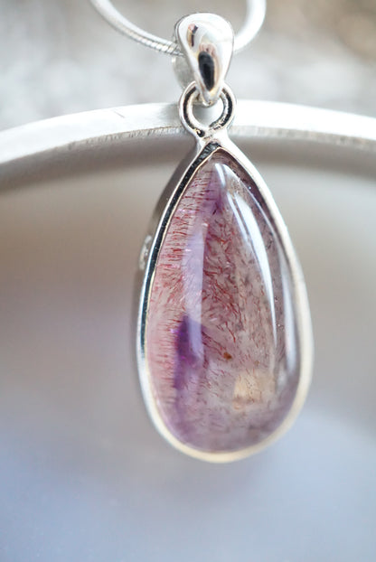 草莓晶紫髮超7吊墜（配925 銀鏈）
super seven pendant with strawberry Quartz （with 925 Silver Necklace) - ART OF GEM 