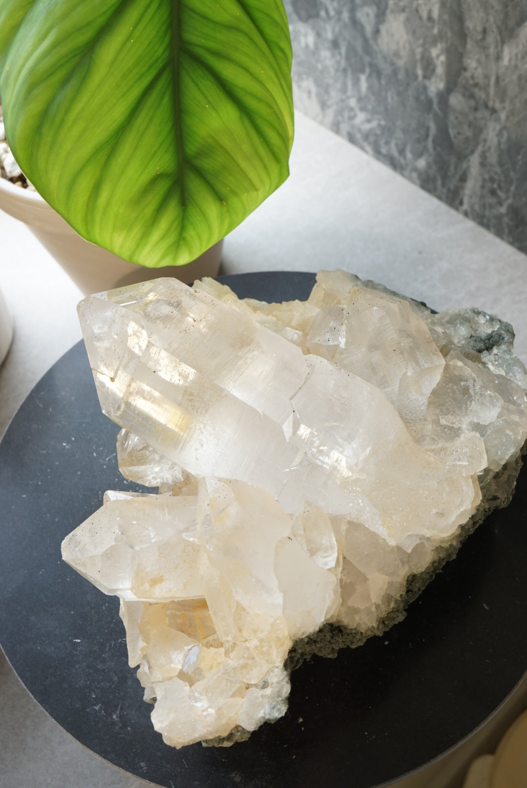 收藏級印度喜馬拉雅白水晶簇共生綠幽靈 India Himalayan White Quartz with green phantom