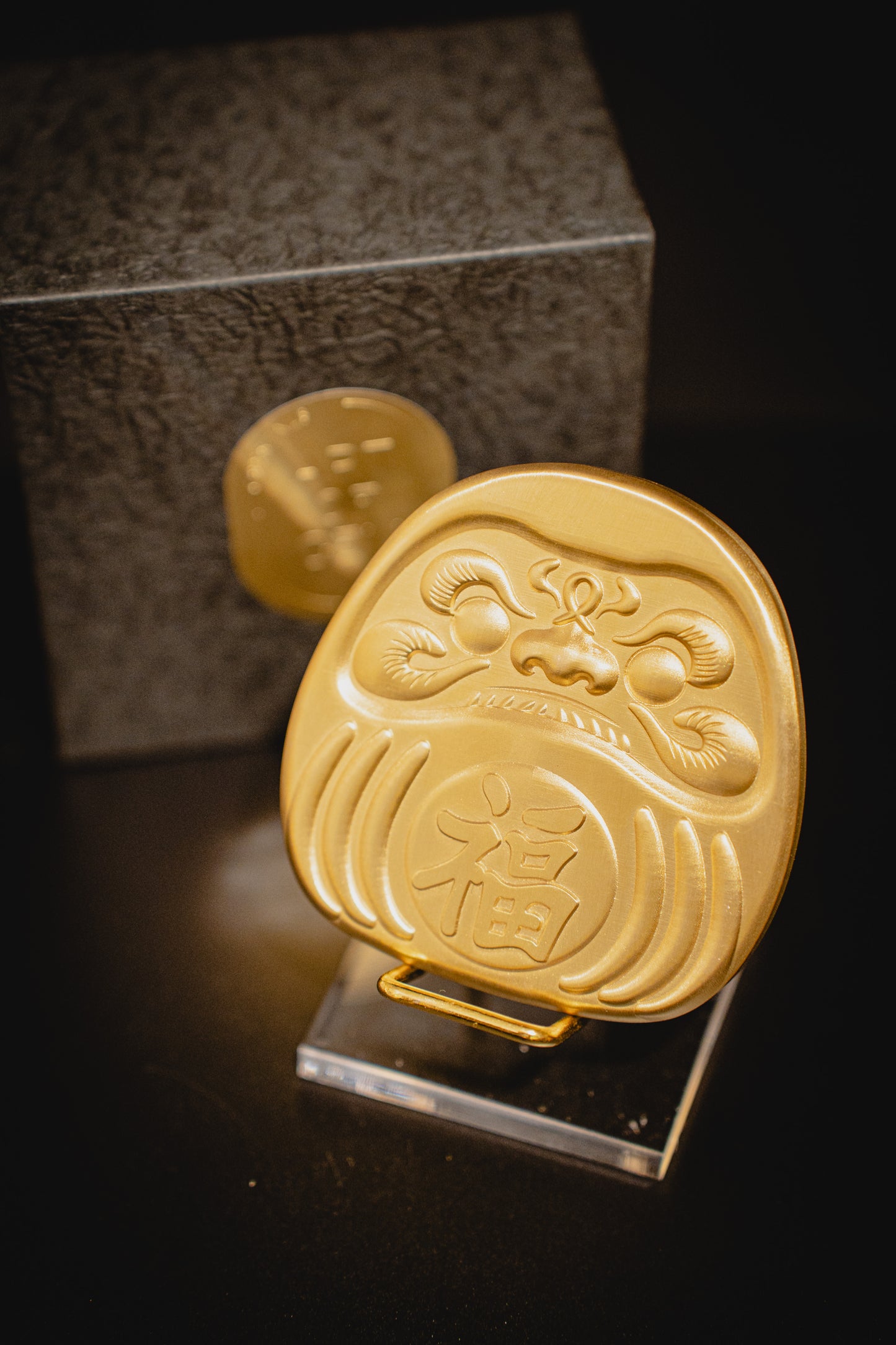 (原創設計）黃銅達摩錢幣 （連座及禮盒）Brass Dharma Coin（with stand and gift box)