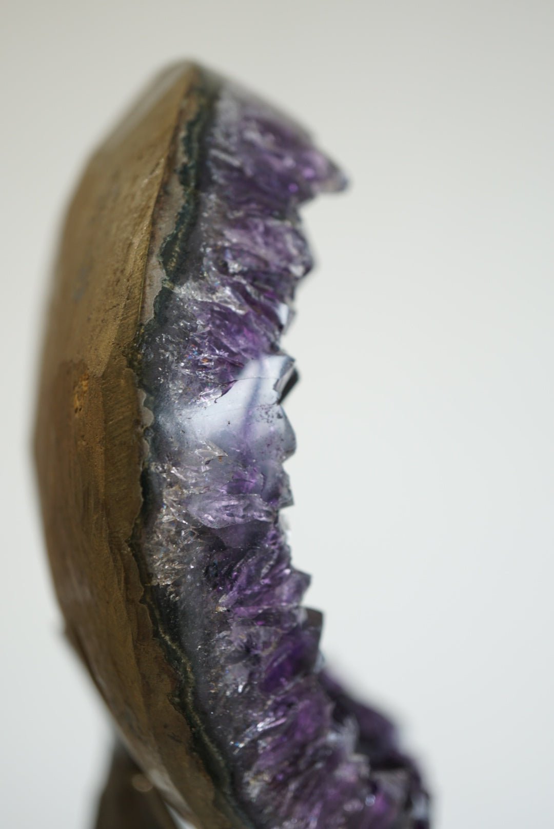 極濃「黑紫」頂級烏拉圭紫水晶Uruguay Amethyst