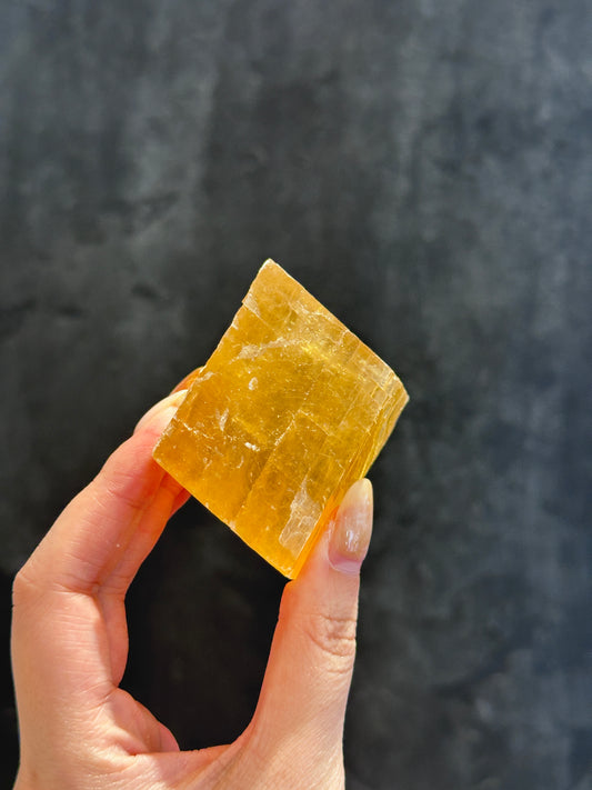 黃方解石原石 Raw Honey Calcite