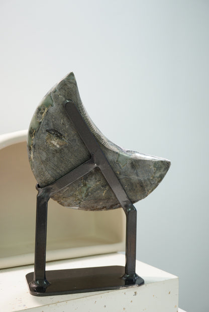 烏拉圭紫水晶月亮 (連座）Uruguay Amethyst Moon （with stand) - ART OF GEM 