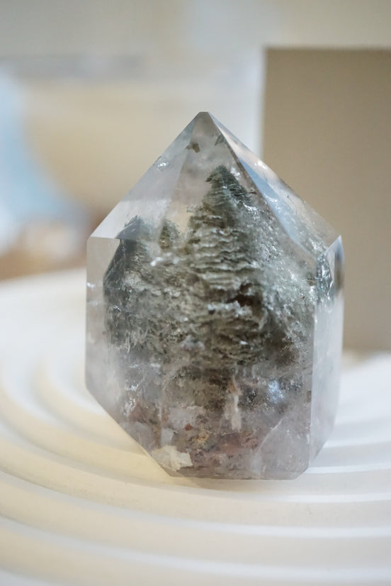 千層金字塔綠幽靈柱 - ART OF GEM 