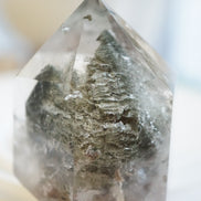 千層金字塔綠幽靈柱 - ART OF GEM 