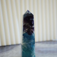 紫藍羽毛螢石柱 - ART OF GEM 