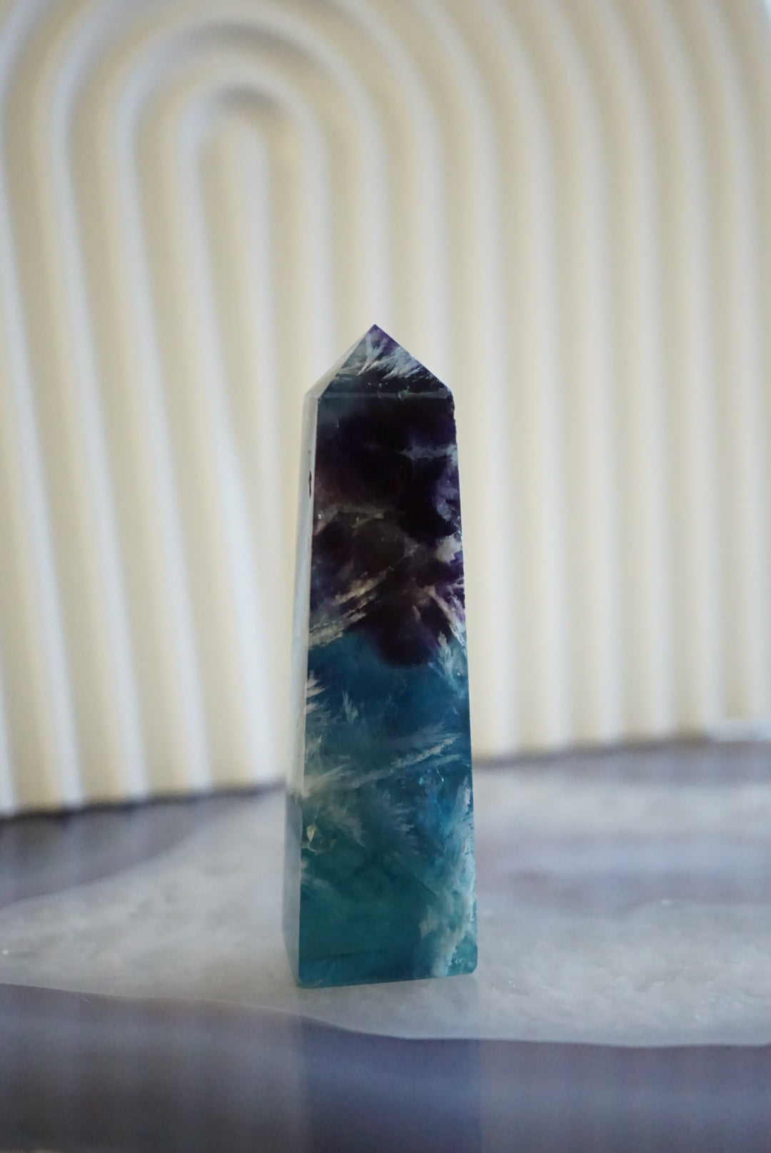 紫藍羽毛螢石柱 - ART OF GEM 