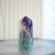 紫藍羽毛螢石柱 - ART OF GEM 
