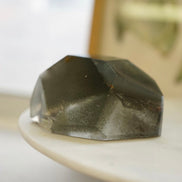 內包金字塔千層綠幽靈 - ART OF GEM 