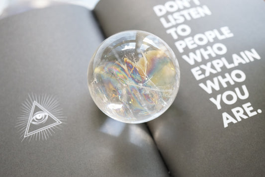 清透彩虹巴西白水晶球 - ART OF GEM