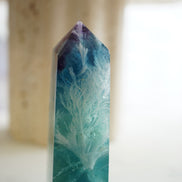 紫藍羽毛螢石柱 - ART OF GEM 