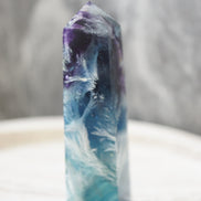 紫藍羽毛螢石柱 - ART OF GEM 