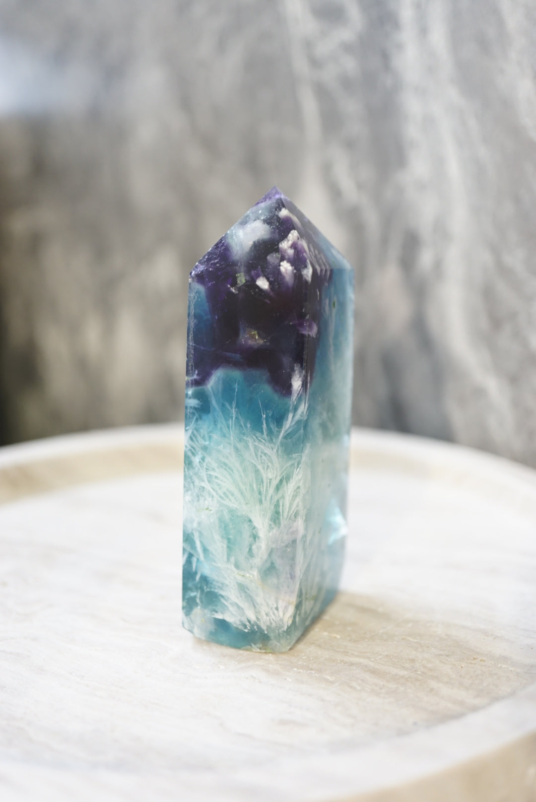 紫藍羽毛螢石柱 - ART OF GEM 