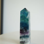 紫藍羽毛螢石柱 - ART OF GEM 