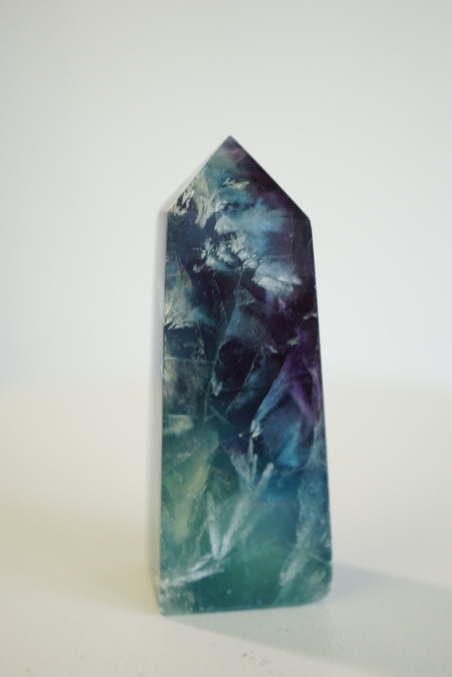 紫藍羽毛螢石柱 - ART OF GEM 