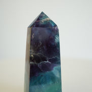 紫藍羽毛螢石柱 - ART OF GEM 