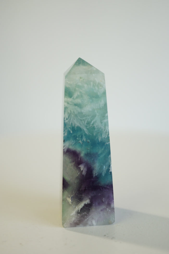 紫藍羽毛螢石柱 - ART OF GEM 