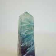 紫藍羽毛螢石柱 - ART OF GEM 