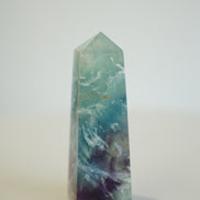紫藍羽毛螢石柱 - ART OF GEM 