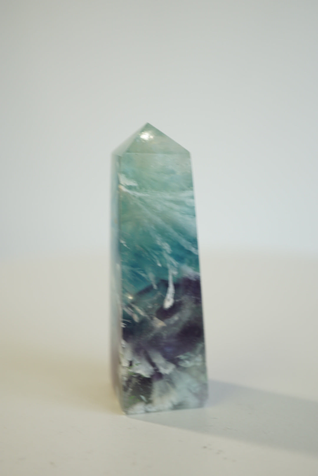 紫藍羽毛螢石柱 - ART OF GEM 