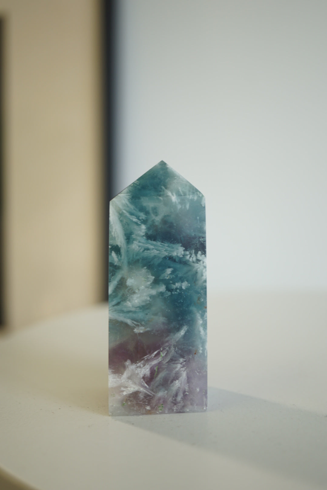紫藍羽毛螢石柱 - ART OF GEM 